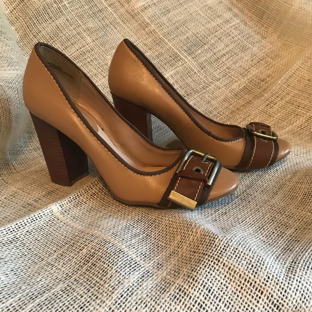 Stylish Spectator Pump